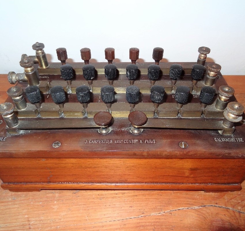 ancien galvanomètre instrument scientifique electricite