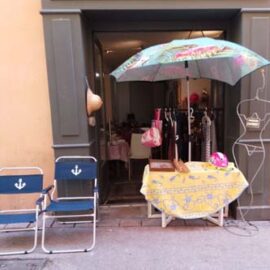 Devanture d'Opéra Broc - Boutique de brocante à Toulon