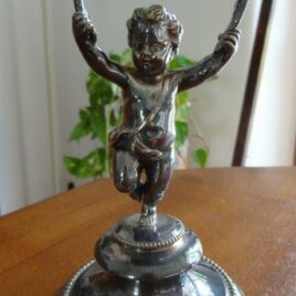 pique-fleurs chérubin Christofle en métal argenté