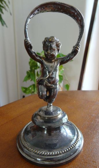 pique-fleurs chérubin Christofle en métal argenté